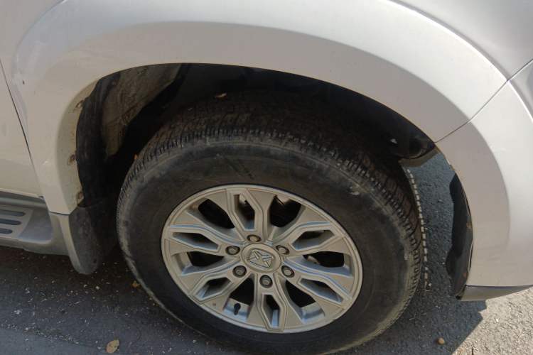 Used JMC Yusheng S350 2016 2.0T Automatic Two-Wheel Drive Gasoline Luxury Version with Sunroof 5 Seats