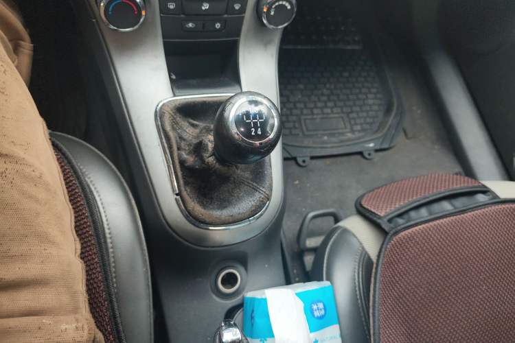 Used Chevrolet Cruze 2013 1.6L SL Sunroof Edition MT Gear Lever