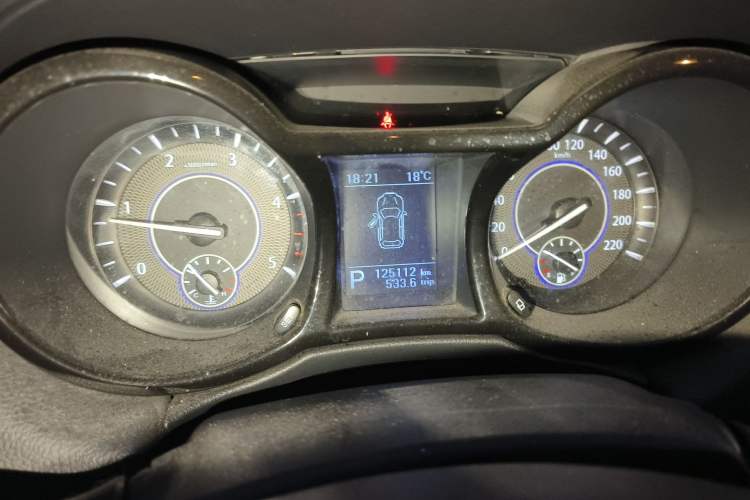 Used JMC Yusheng S350 2013 2.4T Automatic 2WD Diesel Luxury Edition 5 Seats Odometer Close Up