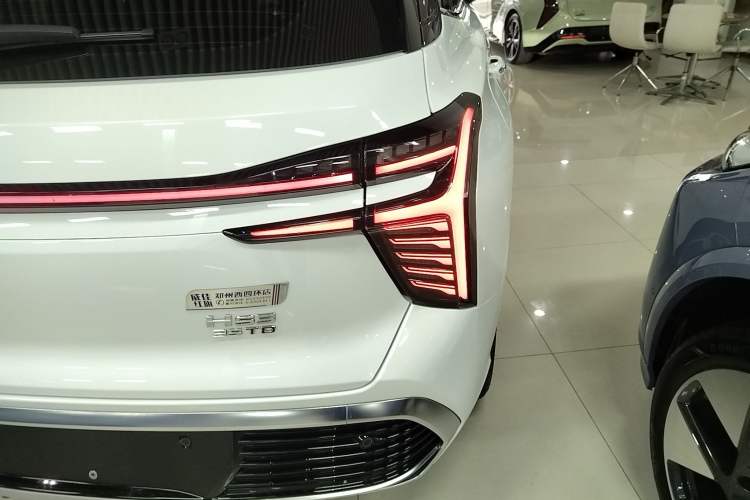 Used Hongqi HS3 2023 1.5T Two-Wheel Drive Shanwei Edition
