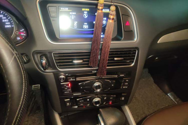 Used Audi Q5 2018 Collector's Edition 40 TFSI Technology Model
