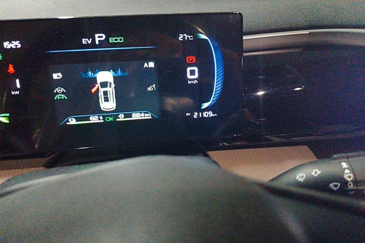 Used BYD Song Pro New Energy 2023 Champion Edition DM-i 71KM Beyond Model Odometer Close Up