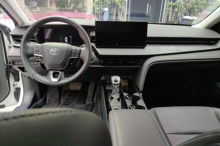 Used Toyota Camry 2024 2.0G Prestige Edition Center Console