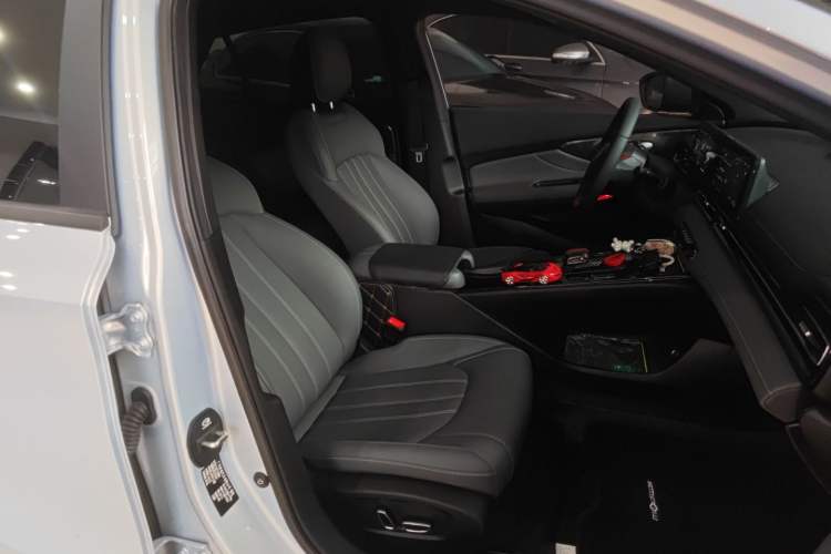 Used GAC Trumpchi EMPOW 2024 270T DCT Yingbao R-Style Edition Right Front Seat