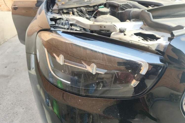 Used Mercedes-Benz E-Class New Energy 2022 Restyled E 350 e L Plug-in Hybrid Sports Sedan Right Front Headlight