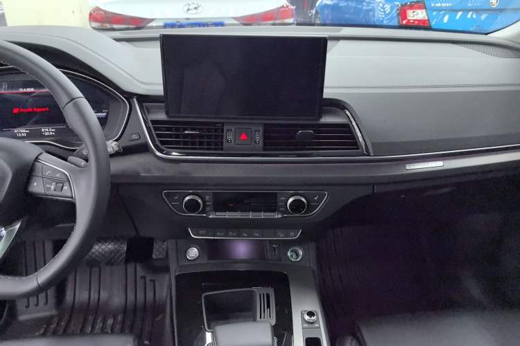 Used Audi Q5L 2022 Updated 40T Luxury Dynamic Edition Audio And AC Panel