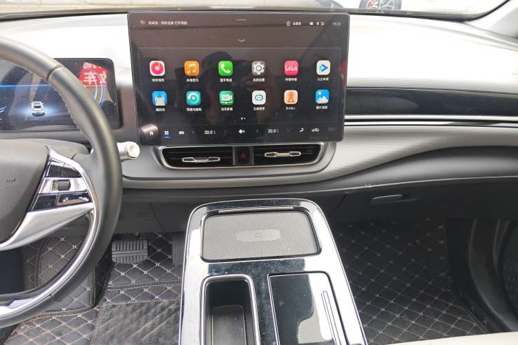 Used AION V 2023 Plus 70 Super Fast Charging Version Ternary Lithium Audio And AC Panel