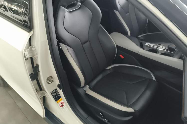 Used CHANGAN UNI-V 2023 1.5T Prestige Model
