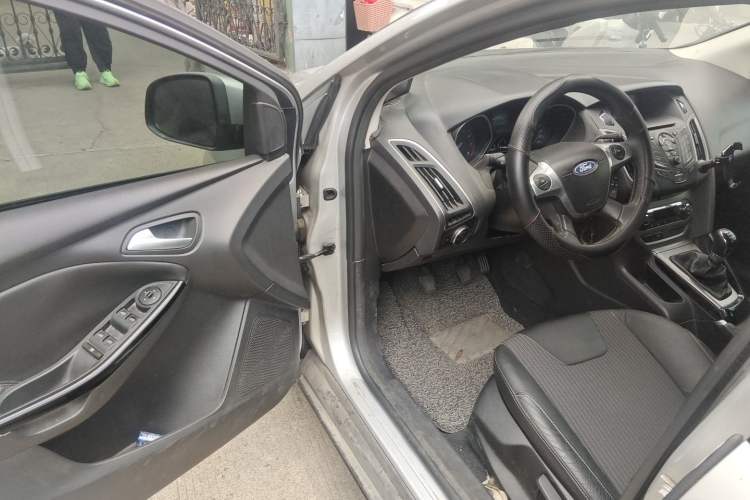 Used Ford Focus 2012 Hatchback 1.6L Manual Fashion Edition
