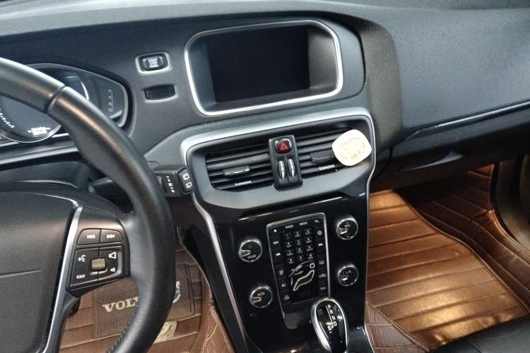 Used Volvo V40 2019 T3 Zhiyi Edition
