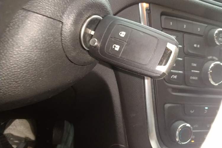 Used Buick Encore 2015 1.4T Automatic Two-Wheel Drive Urban Elite Version Vehicle Key