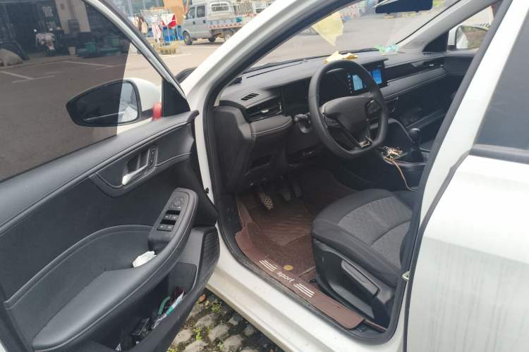 Used Roewe i5 2023 1.5L Manual Comfort Edition Driver Seat