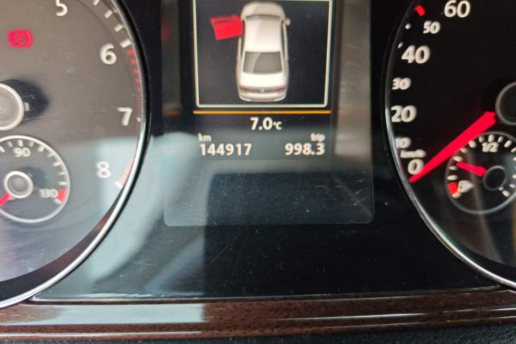 Used Volkswagen Magotan 2015 Revised 1.8TSI Prestige Version Odometer Close Up