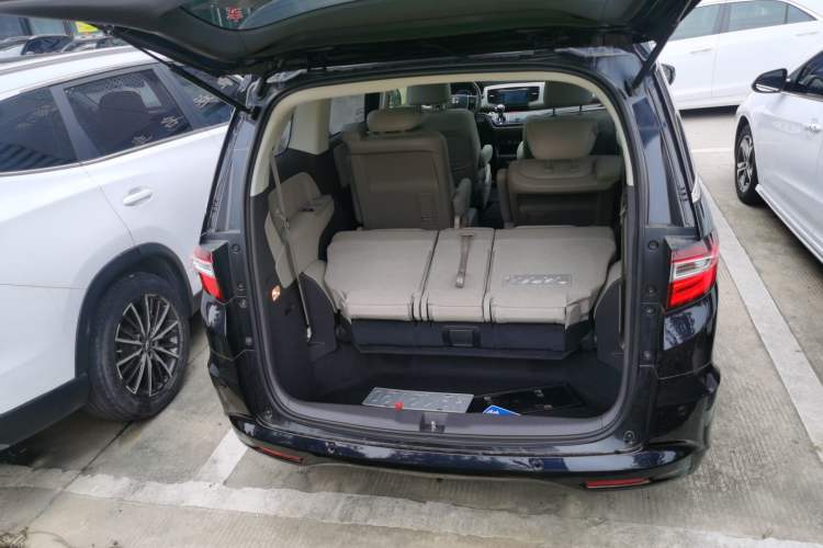 Used Honda Odyssey 2015 Updated Version 2.4L Smart Edition Trunk