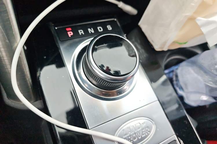 Used Land Rover Discovery 2019 3.0 SC V6 HSE Gear Lever