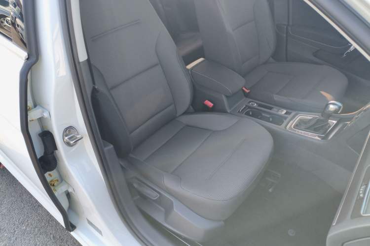 Used Volkswagen Golf 2017 1.6L Automatic Comfort Million-Vehicle Anniversary Edition