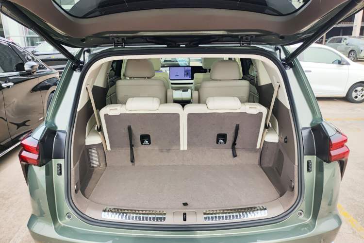 Used Wey Lanshan 2025 Four-Wheel Drive Max Trunk