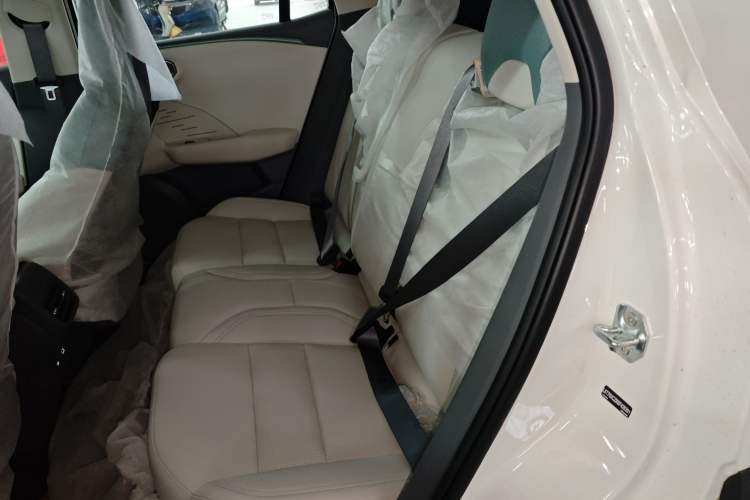 Used Lynk & Co 06 EM-P 2023 EM-P 56 Standard Range Pro Left Rear Seat