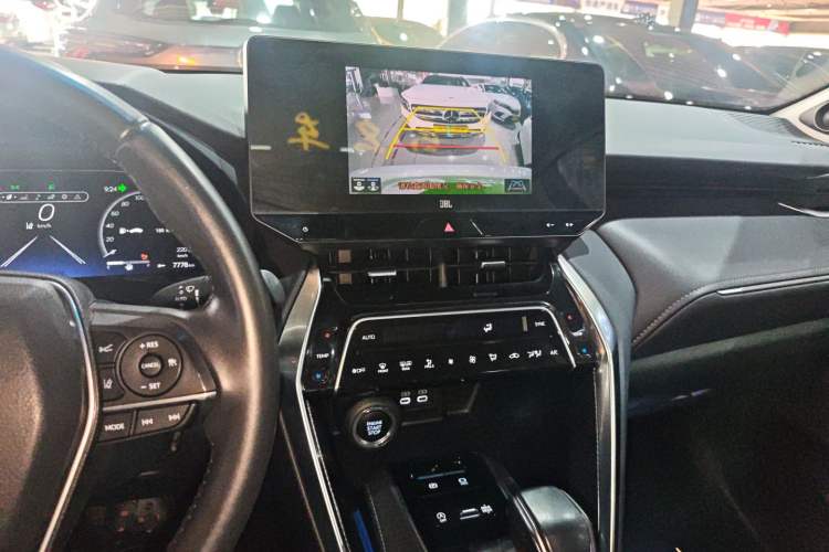 Used Toyota Venza 2023 2.0L CVT Two-Wheel Drive Prestige Version Audio And AC Panel