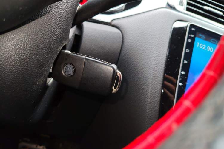 Used Volkswagen Sagitar 2015 230TSI Automatic Comfort Version Vehicle Key