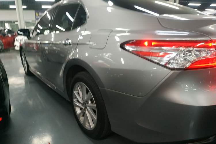 Used Toyota Camry 2021 2.0G Luxury Edition
