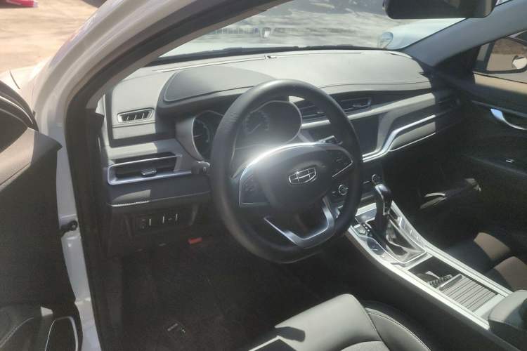 Used Geely Auto Emgrand 2021 UP 1.5L CVT Luxury Model Center Console