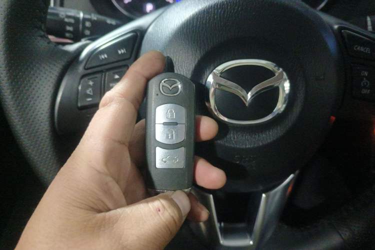 Used Mazda Atenza 2014 2.0L Blue Sky Deluxe Edition
