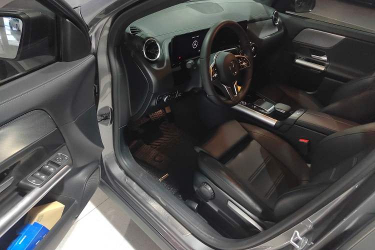 Used Mercedes-Benz GLA 2022 Second Facelift GLA 200 Driver Seat