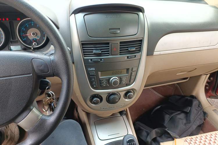 Used Buick Excelle 2013 1.5L Manual Classic Model Audio And AC Panel