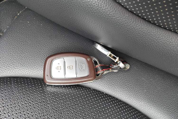 Used Hyundai ix25 2015 1.6L Automatic Two-Wheel-Drive Deluxe DLX Model
