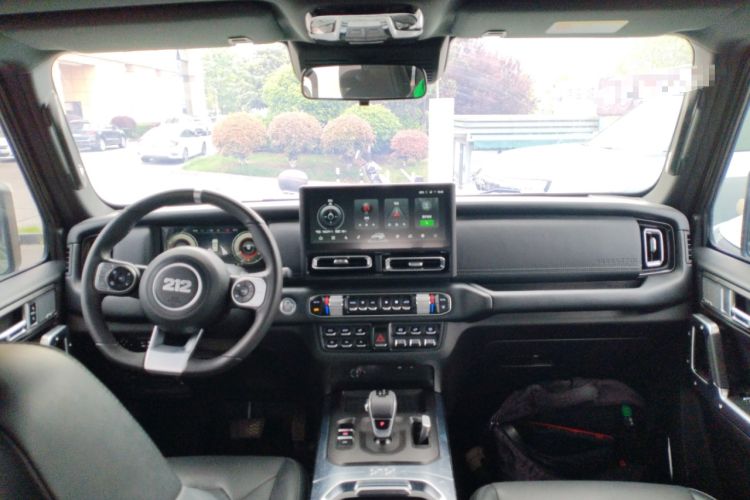 Used 212 T01 2025 2.0T Changfeng Center Console