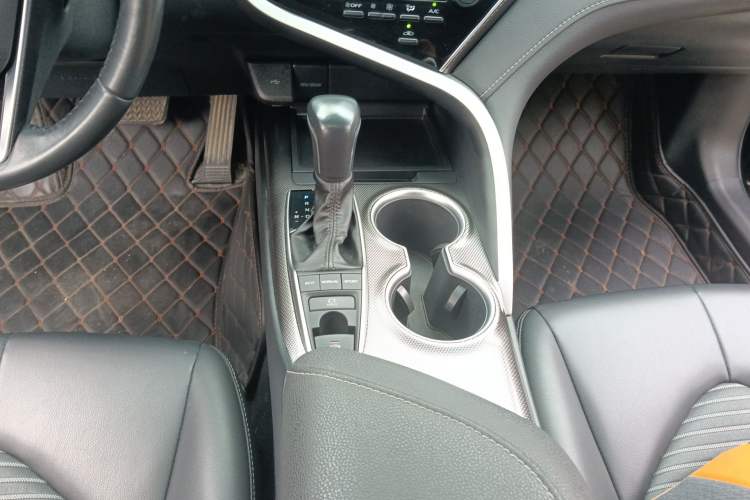 Used Toyota Camry 2022 2.0S Knight Edition Gear Lever