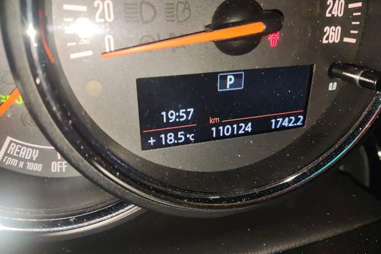 Used MINI Countryman 2017 1.5T COOPER ALL4 Odometer Close Up