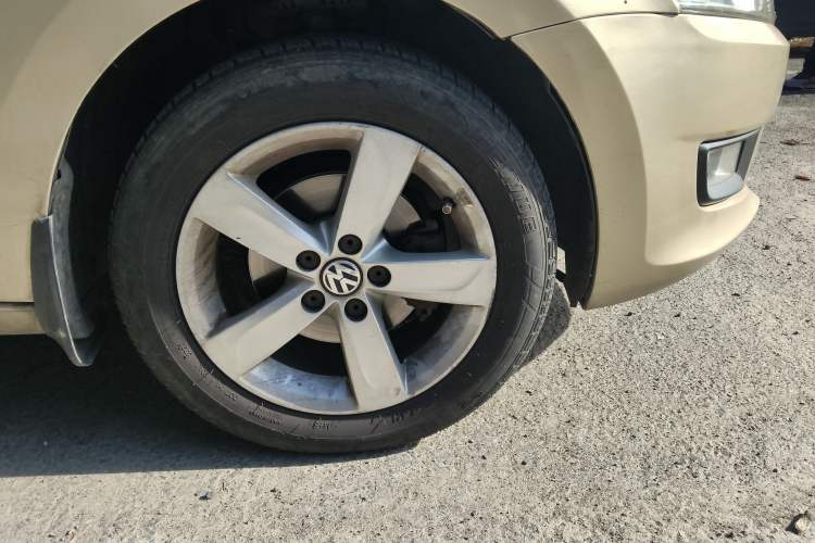 Used Volkswagen Santana 2013 1.4L Manual Comfort Edition Right Front Wheel Hub