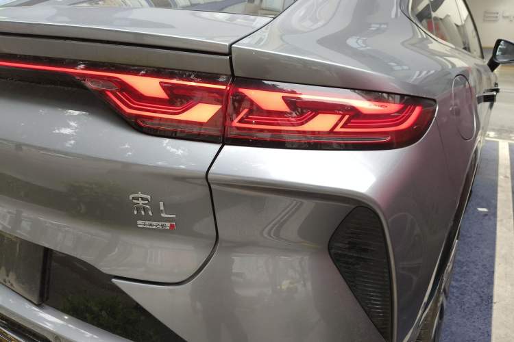 Used BYD Song L EV 2025 Intelligent Driving Version 662 km LiDAR Excellence Edition
