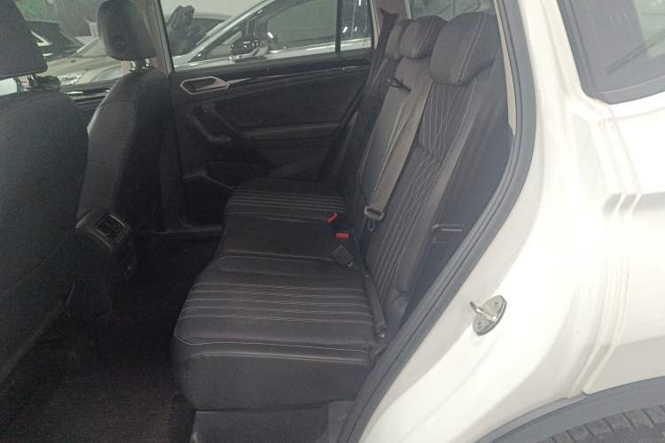 Used Volkswagen Tiguan L 2023 330TSI Automatic Two-Wheel Drive Comfort Edition Left Rear Seat