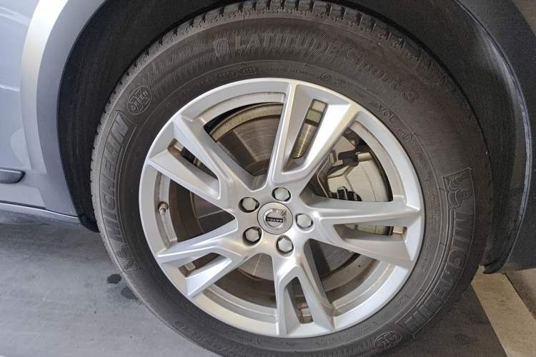 Used Volvo V90 2017 Cross Country T5 AWD Smart Range Edition
