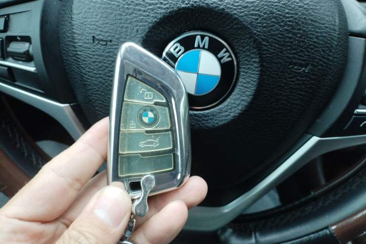 Used BMW X5 2018 xDrive28i Vehicle Key