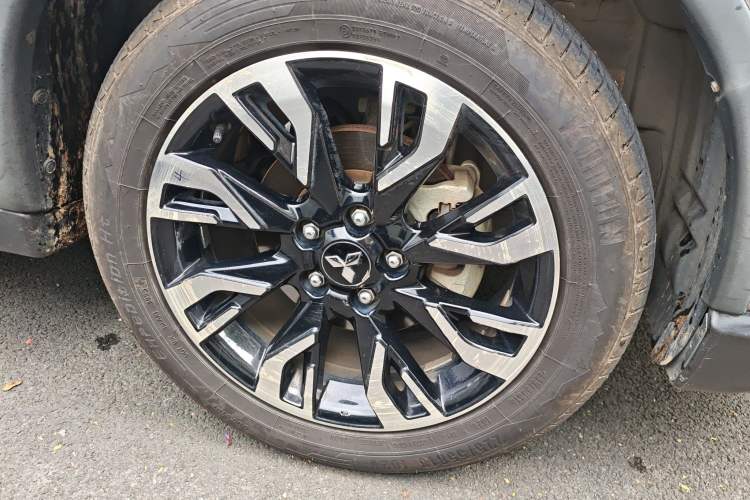 Used Mitsubishi Outlander 2019 2.4L 4x4 Zhi Xiang Edition 7 Seats China VI Standard