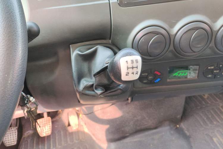 Used Iveco Power Daily 2017 2.5T Classic A32 Mid-Roof 6-7 Seater Bus 47Z5
