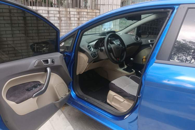 Used Ford Fiesta 2011 Hatchback 1.5L Manual Fashion Edition
