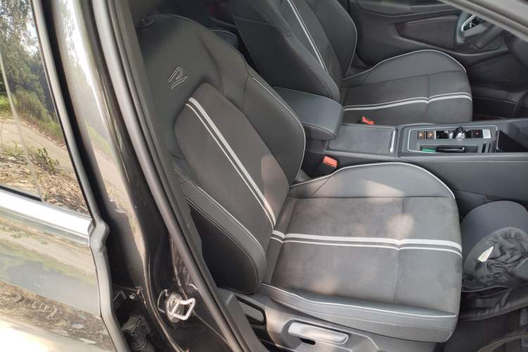 Used Volkswagen Golf 2023 Facelift 280TSI DSG R-Line Lite