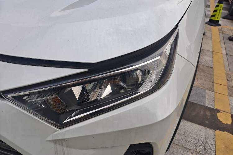 Used Toyota RAV4 2021 Revised Version Dual-Motor Hybrid 2.5L E-CVT Two-Wheel Drive Elite Edition Left Front Headlight