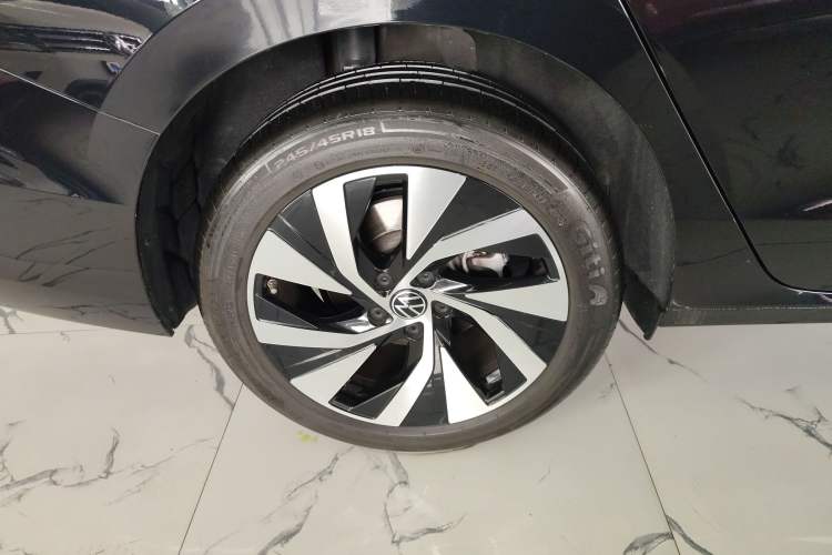 Used Volkswagen Passat 2025 Pro 380TSI Dragon Glory Edition
