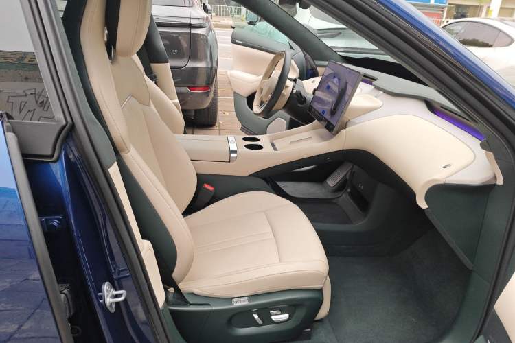 Used Xiaomi Auto YU7 2025 Ultra-Long Range High-Performance All-Wheel-Drive Max Edition Right Front Seat