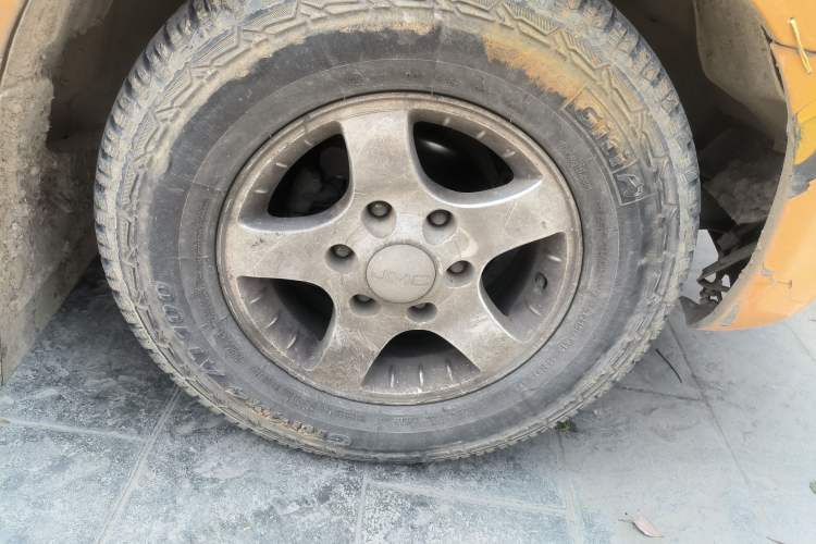 Used JMC Baodian 2016 2.8T New Value-Added Diesel Two-Wheel Drive Standard Version Long Wheelbase – JX493ZLQ4G Right Front Wheel Hub