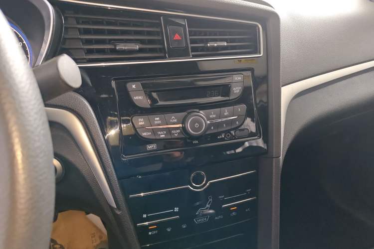 Used Venucia D60EV 2020 Standard Range Smart Drive Edition Audio And AC Panel