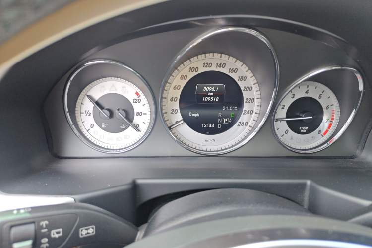 Used Mercedes-Benz GLK-Class 2015 GLK 260 4MATIC Dynamic Edition Ultimate Version Odometer Close Up