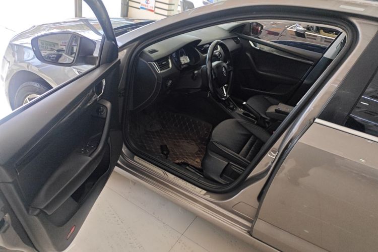 Used Skoda Octavia 2016 1.6L Automatic Smart Drive Edition Driver Seat