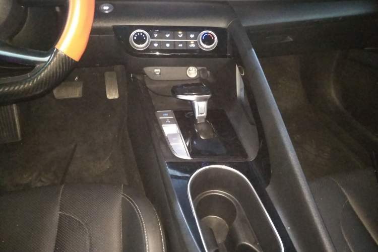 Used Hyundai Elantra 2021 1.5L CVT GLX Elite Edition Gear Lever